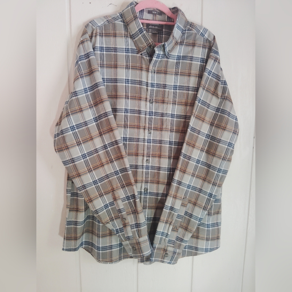 LIKE NEW!! EDDIE BAUER, Classic Fit Plaid Button Down. Size XL
